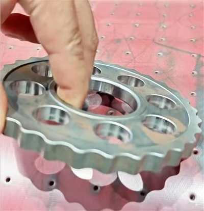 Mikro-avgrading og intern overflateforbedring for metall